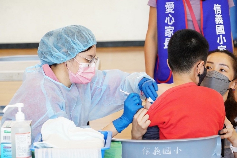 5歲至11歲兒童已於日前開放接種莫德納疫苗。（台北市政府提供）