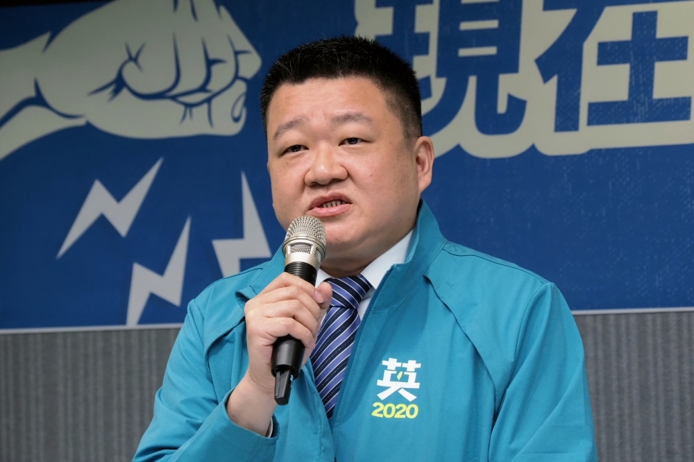 何博文當選新北主委，為化解地方反彈情緒，致詞時不忘感謝余天成全。（資料照片／張家銘）