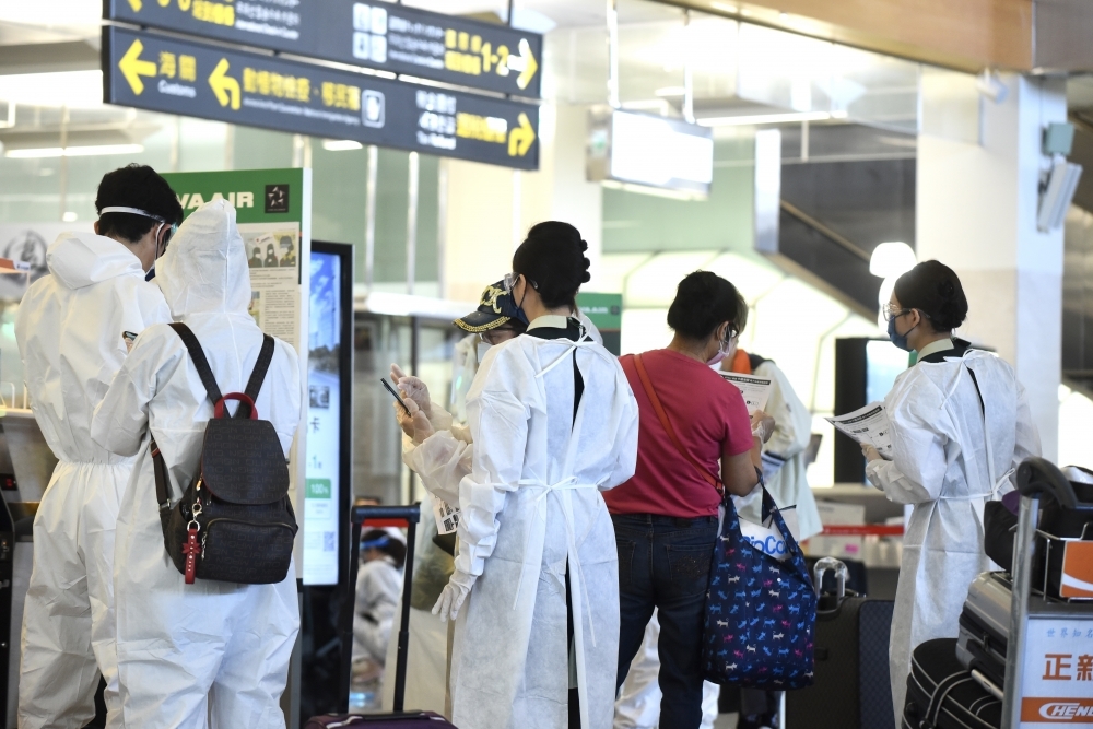 國泰產險開第一槍！暫停海外旅平險「突發疾病醫療保險」，也就是在海外確診無法得到理賠。（資料照片／張哲偉攝）