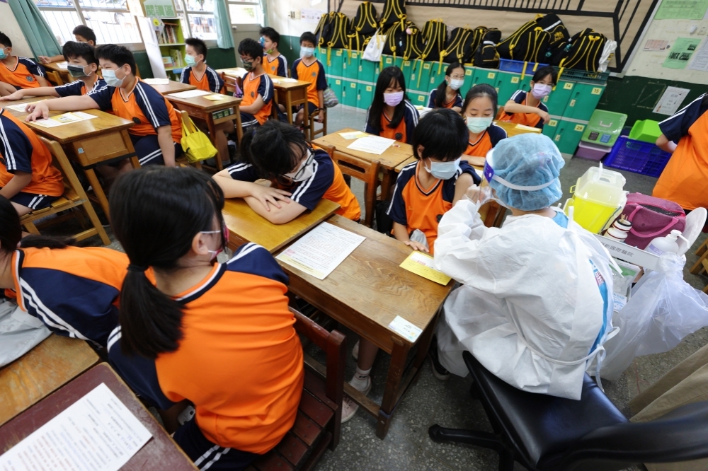 國內15日新增5例兒少重症，其中1例是13歲青少年，這也是台灣第一個青少年MIS-C個案。本圖為示意圖。（資料照片／陳愷巨攝）