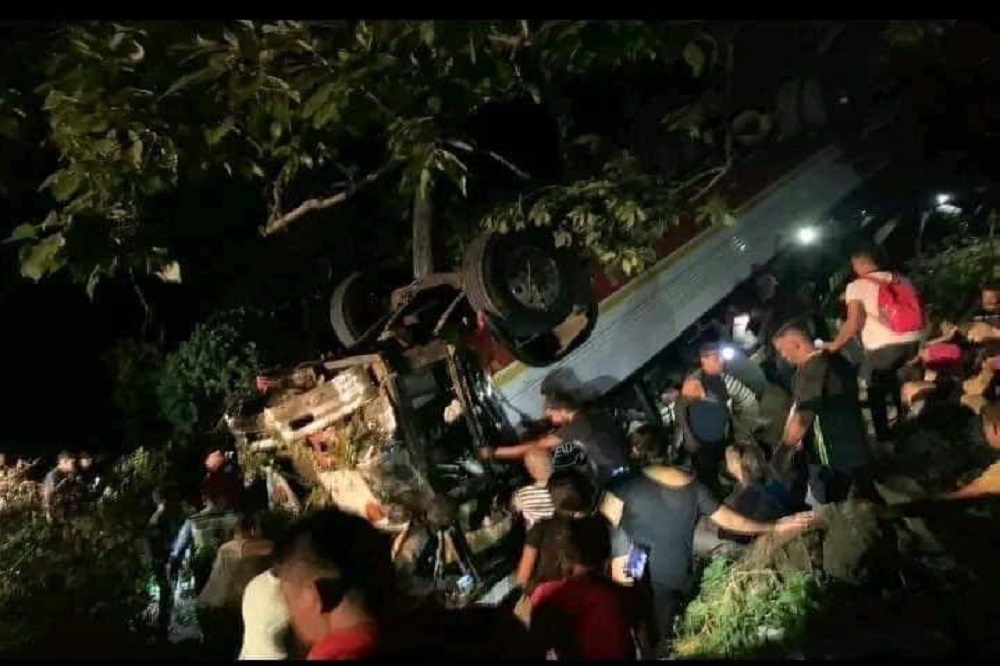 尼加拉瓜发生巴士坠谷意外。（取自推特／@Managua）(photo:UpMedia)