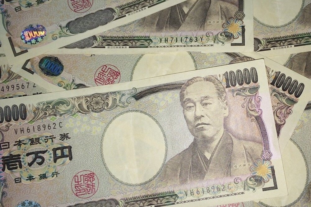 日本與美國貨幣政策背道而馳，造成日圓持續下跌。（取自Pixabay）