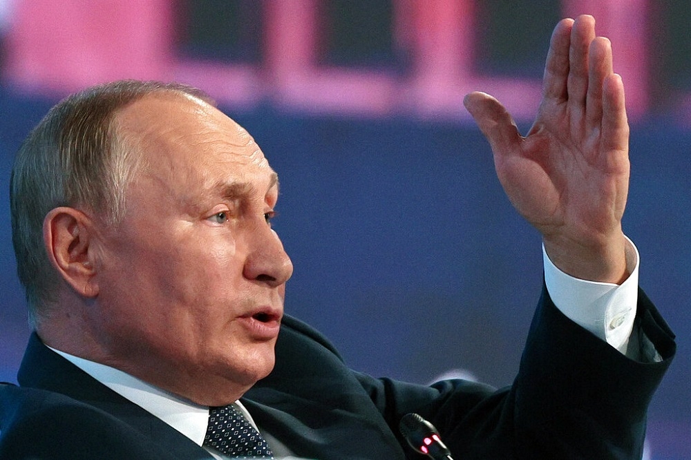 俄國總統普丁在東方經濟論壇發表演說。（美聯社）