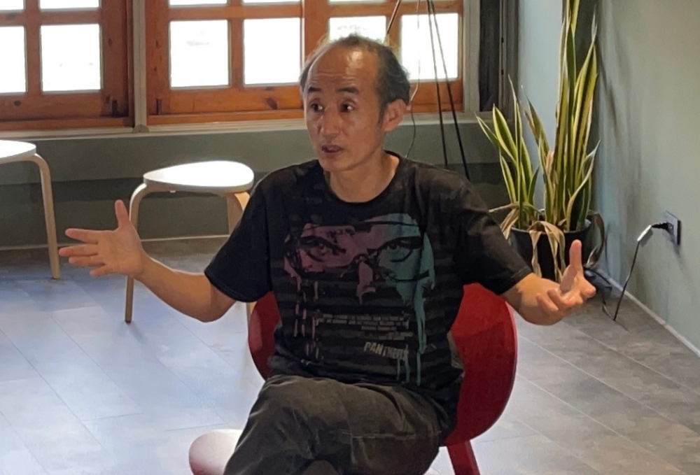 中国独立纪录片导演闻海接受访谈，畅谈他的生涯发展和转折。（图片由作者提供）(photo:UpMedia)