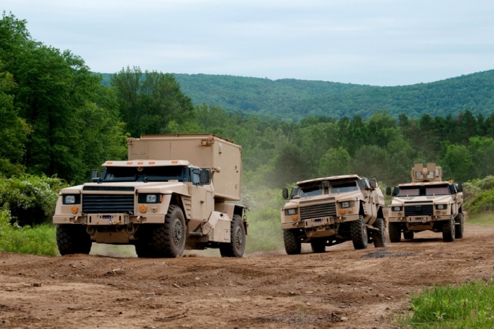 美製的聯合輕型戰術輪車（Joint Light Tactical Vehicle，JLTV）報價達39萬美金（約1200萬台幣），金額過於高昂實在無法1:1汰換台灣現有的悍馬車。（圖片摘自維基百科）