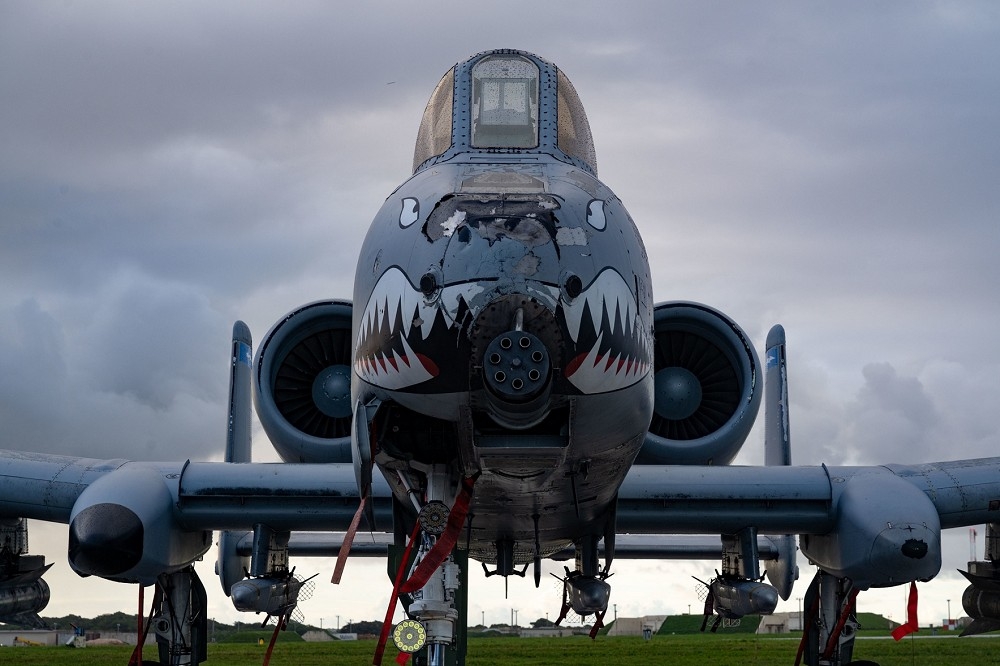 降落在關島的安德森空軍基地（Andersen Air Force Base），參與鐵雷演習（Iron Thunder）的A-10C攻擊機。（圖片摘自Andersen Air Force Base, Guam FB）