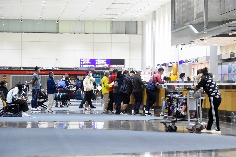 中國入境旅客單日破2千，確診陽性率跌破一成。（資料照片／張哲偉攝）