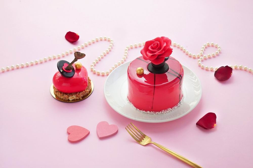 情人節華麗玫瑰花造型糕點。（台中福華提供）