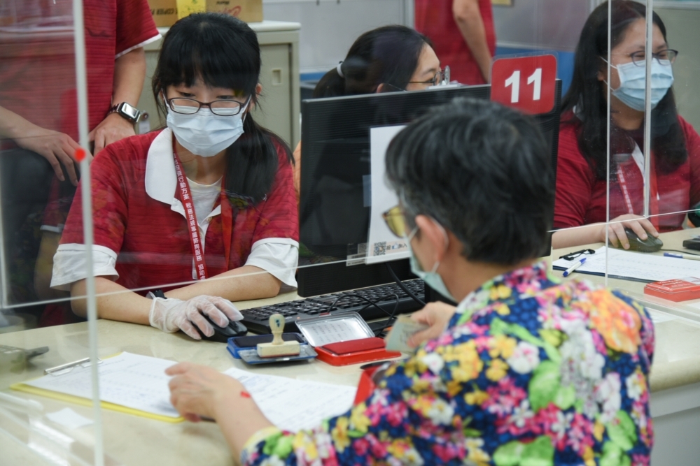 國民黨智庫7日召開記者會，據調查，台灣有252.5萬女性因「料理家務」無法參與職場，智庫執行長柯志恩表示，女性不應該在家庭跟事業中被迫二選一。（資料照片／蔣銀珊攝）