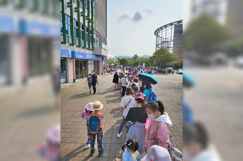 再玩1天！兒童節遊樂場大排長龍　北高動物園、森林遊樂區明免費入園