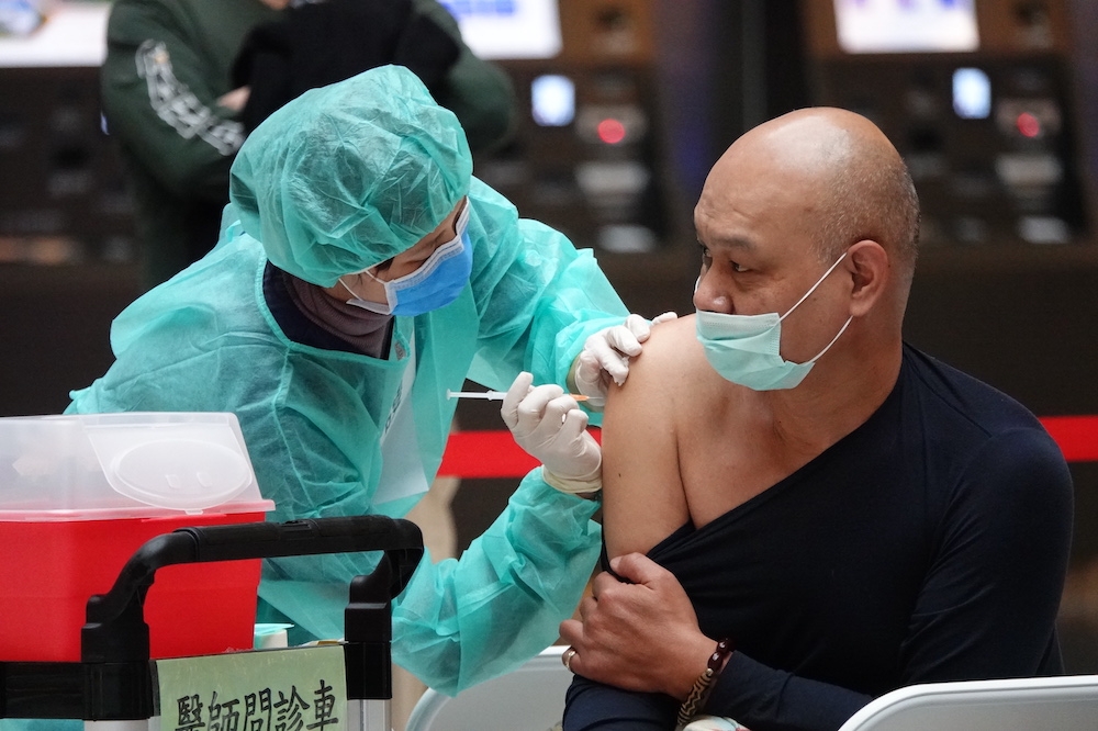 台北市衛生局今公布新冠疫苗新一期接種預約。（資料照片／張哲偉攝）