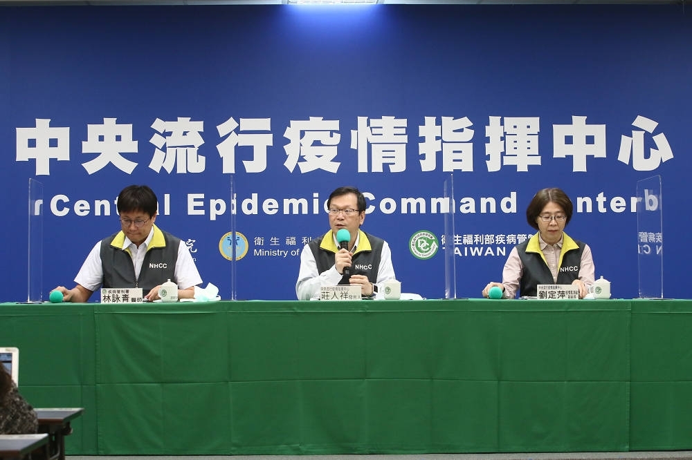 中央流行疫情指揮中心宣布25日下午四點將由行政院長陳建仁宣布該中心退場時程。（王侑聖攝）