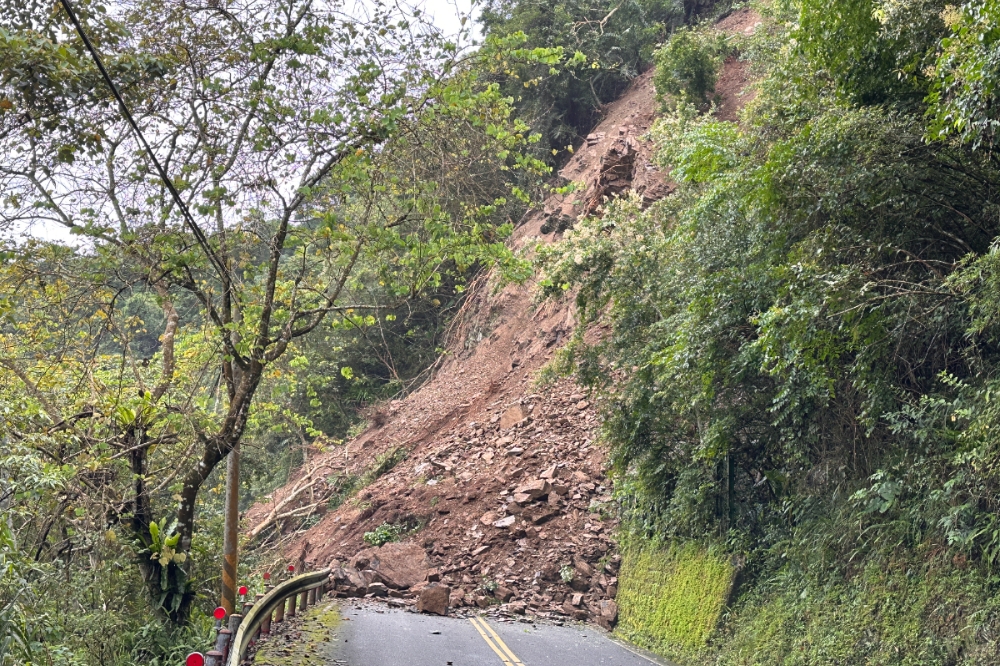 宜蘭太平山國家森林遊樂區內道路今天（12日）上午發生坍方，交通雙向阻斷。（取自太平山遊樂區官網）