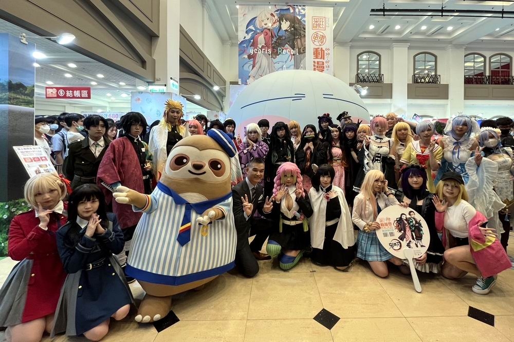 2023翻轉動漫祭開幕當天聚集了近30位Cosplayer。（楊文琳攝）