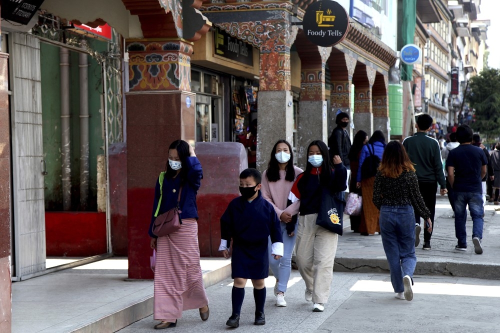以全球最幸福國度之一而聞名的不丹，目前正面臨人才流失的問題，圖為首都辛布街景。（美聯社）