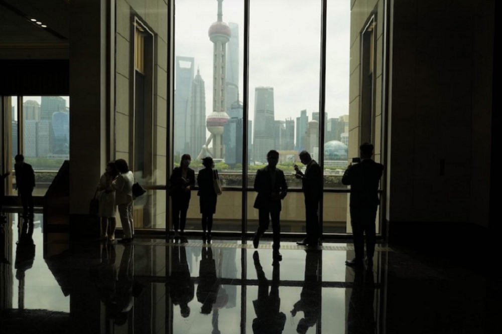 有專家指出，中國經濟奇蹟已經結束。圖為上海天際線。（美聯社）
