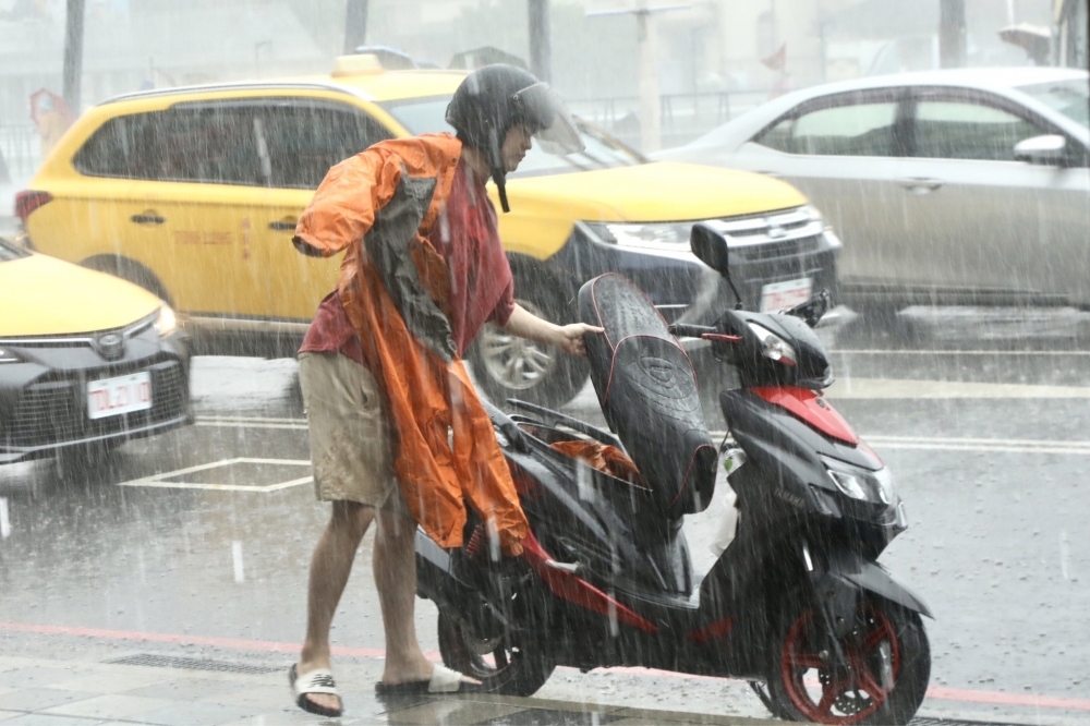 海葵颱風預計3日登陸，屆時強風豪雨，民眾請注意防範。（王侑聖攝）