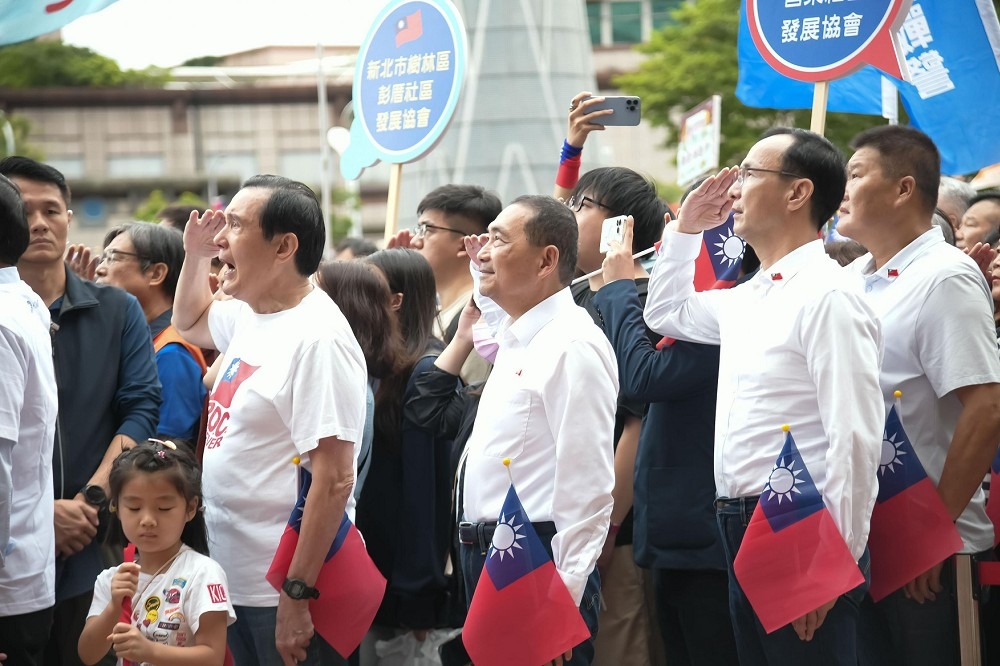 許多國民黨人看到「台灣」，就歇斯迪里的哭喊「中華民國不見了」或世界上沒有一個國家叫台灣。說法與中國恰恰同調。（攝影：楊約翰）