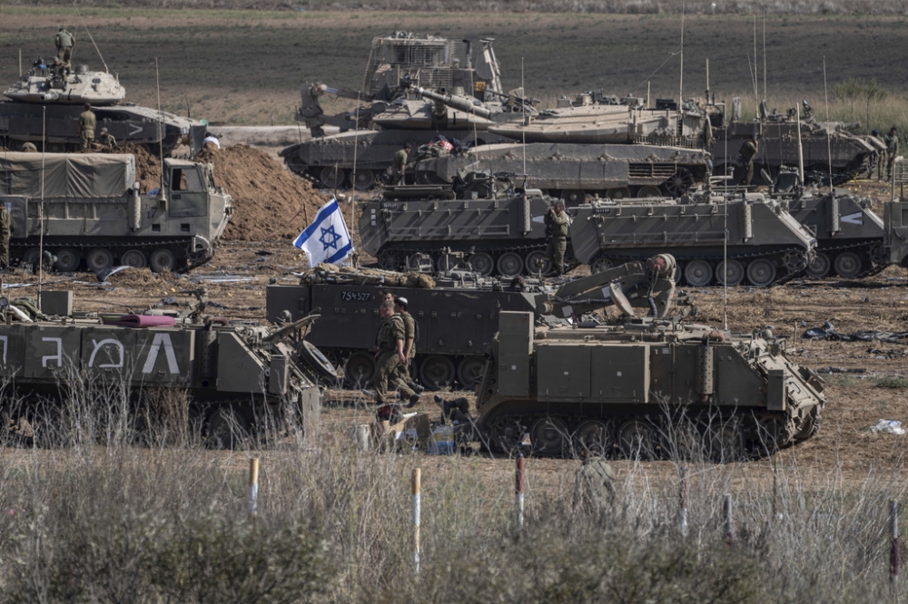 集結的以色列部隊準備進入加薩走廊。（美聯社）