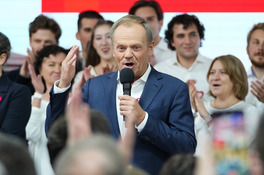 歐盟理事會前主席圖斯克15日宣布贏得波蘭國會大選。（美聯社）