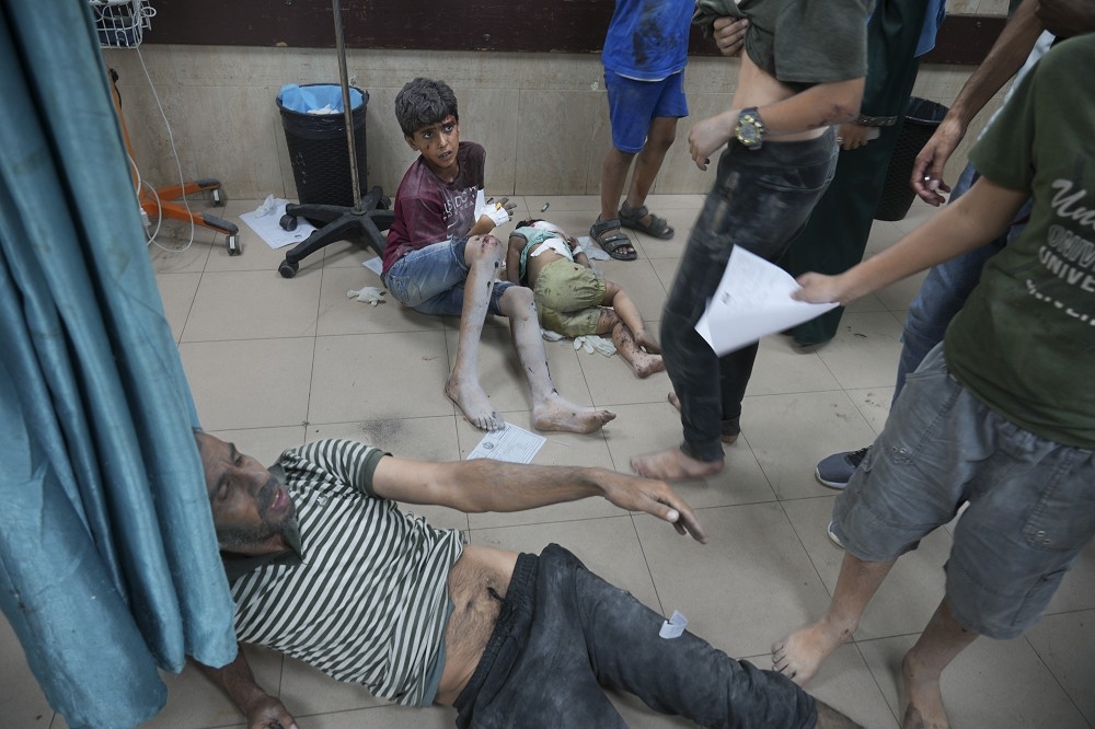 加薩市1座醫院17日遇襲，造成近500人死亡。（美聯社）
