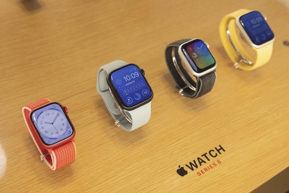 蘋果部分Apple Watch侵犯專利，可能被禁售。圖為去年9月在紐約蘋果店展出的Apple Watch Series 8。（美聯社）