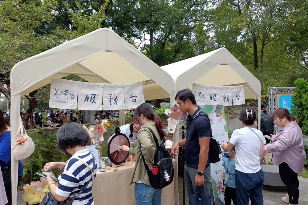 「新業有藝市」市集活動於台中文學館登場。（新業建設提供）