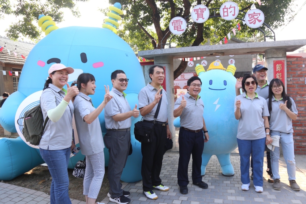 台電為最萌節電吉祥物「電寶」打造懷舊眷舍。(台電提供)