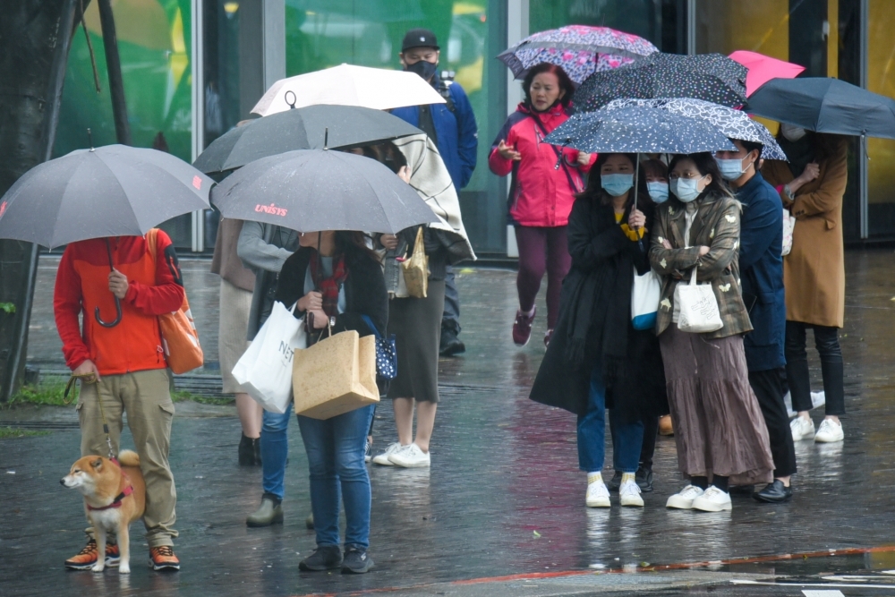 中央氣象署發布大雨特報，提醒基隆、雙北、宜蘭地區民眾需多加留意。（資料照片／蔣銀珊攝）