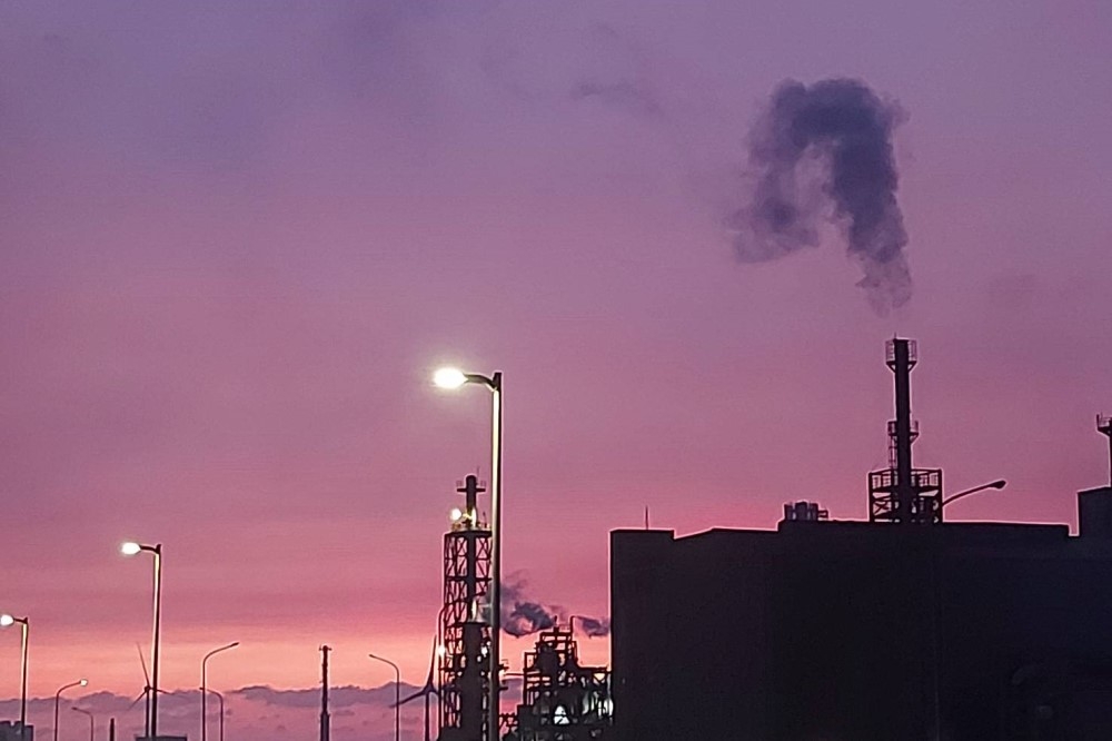 台灣空污問題日益嚴重，與工廠排放廢氣有關。（讀者提供）