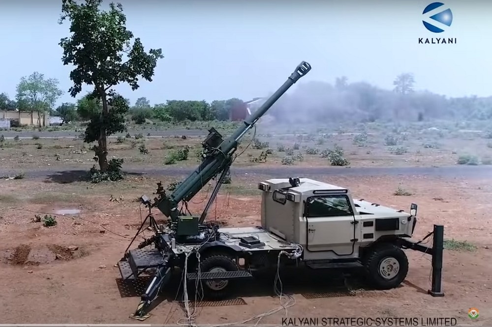 Kalyani集團推出的第二代Garuda 105車載榴砲，很可能拿下印軍這次200門105公厘榴砲標案。（截自影片）