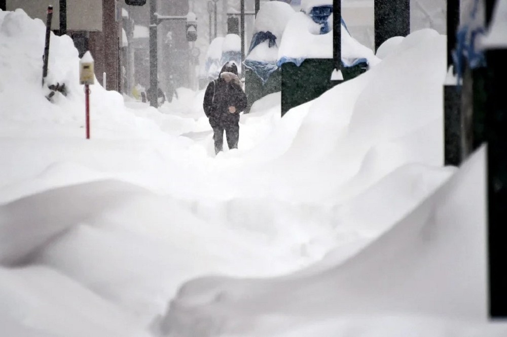 入冬最強冷氣團助威，日本北海道降雪創下新高紀錄。（美聯社）