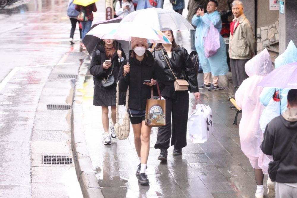 明天全台降溫，北部東部迎風面有短暫雨，但投票日當天是好天氣。（資料照片／陳愷巨攝）