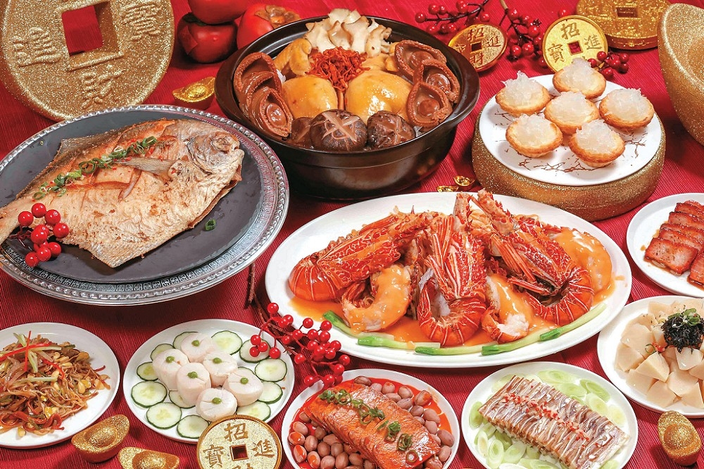 年菜料理注重象徵意義及儀式感，常可見鯧魚及龍蝦等料理。（晶華酒店提供）