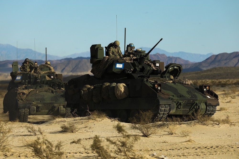 美軍M2「布萊德雷」步兵戰鬥車竟打到俄軍T90M戰車無力還手，令人驚艷。（取自DVIDS網站）