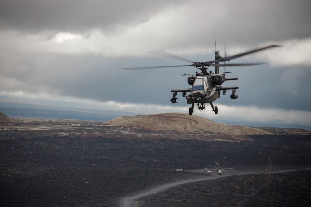 美國密西西比州國民兵1架AH-64直升機，23日在訓練期間墜毀，造成2名官兵殉職，圖為美軍同型機種。（取自DVIDS網站）