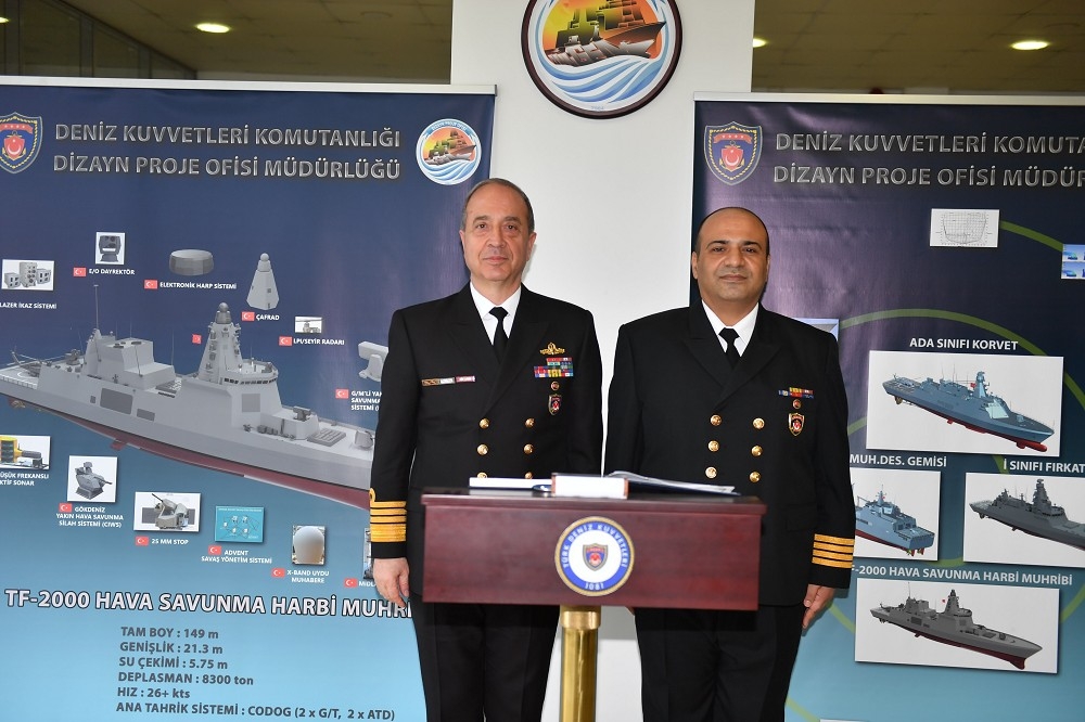 土耳其海軍司令塔特利奧魯上將日前視察伊斯坦堡海軍造船廠，並公布了TF-2000防空驅逐艦的最新配置。（取自土耳其國防部）