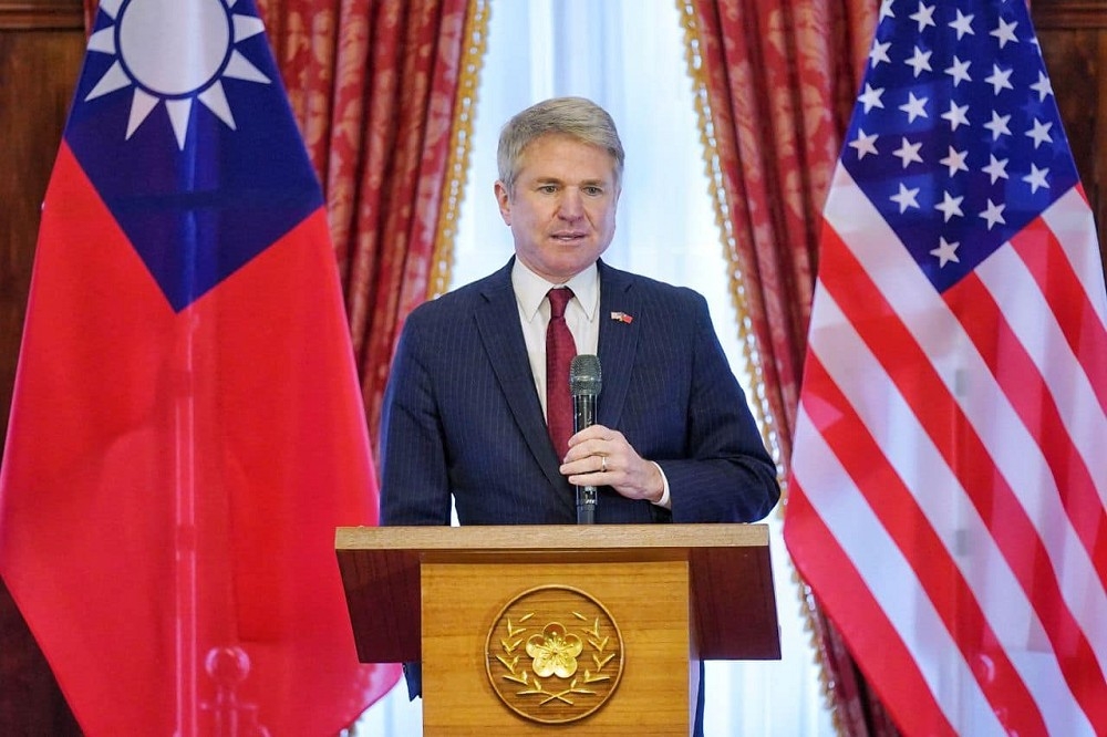 美國眾議院外交事務委員會主席麥考爾將參加台灣總統當選人賴清德的就職典禮。圖為他去年4月訪台。（取自外交部）