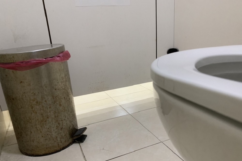 基隆一名男性補教老師在廁所放置針孔攝影機偷拍女學生。（資料照片／呂品逸攝）
