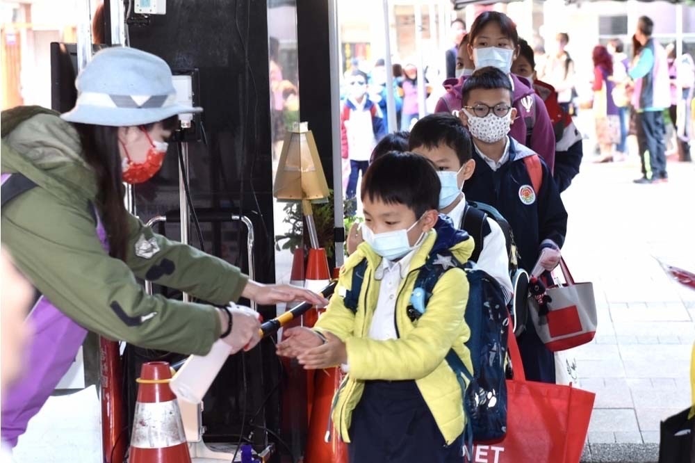 每年3月下旬即進入腸病毒流行期，北市教育局今公布幼兒園、國小停課標準預防群聚感染。（資料照片／張哲偉攝）