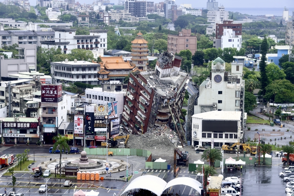 台灣3日發生規模7.2地震，中央氣象署統計，至今下午2點餘震達749起。（張哲偉攝）