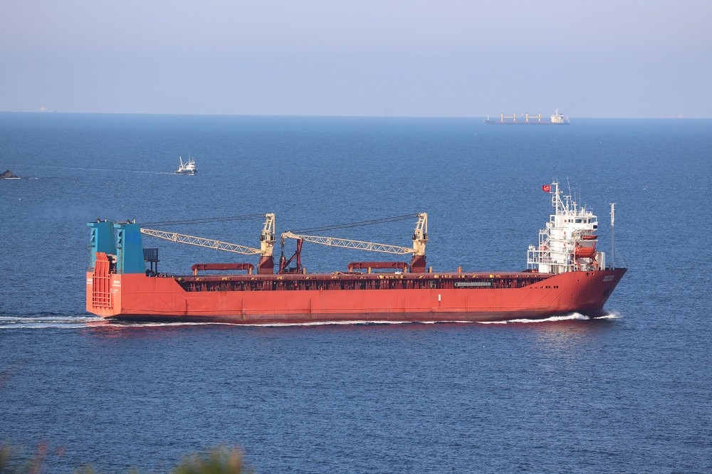 俄羅斯籍貨輪「安加拉號」在中國維修保養。圖為該貨輪2022年從伊斯坦堡駛往黑海。（取自@YorukIsik）