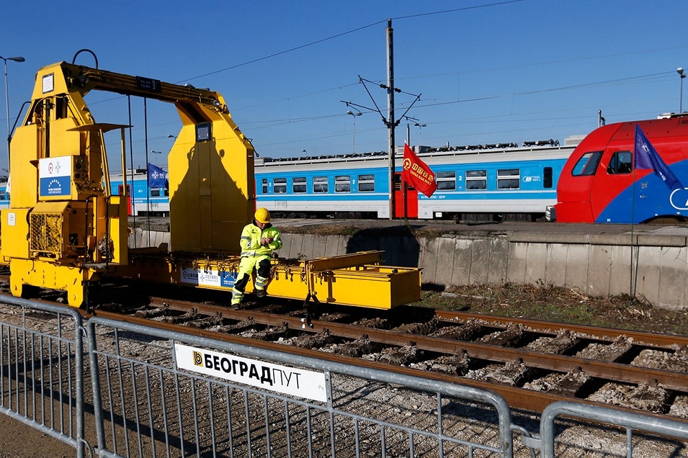 習近平5月將出訪歐洲，外媒認為此行主要目的在尋求新的「一帶一路」對口國家，圖為匈牙利與塞爾維亞鐵路施工情形。（資料照片／美聯社）