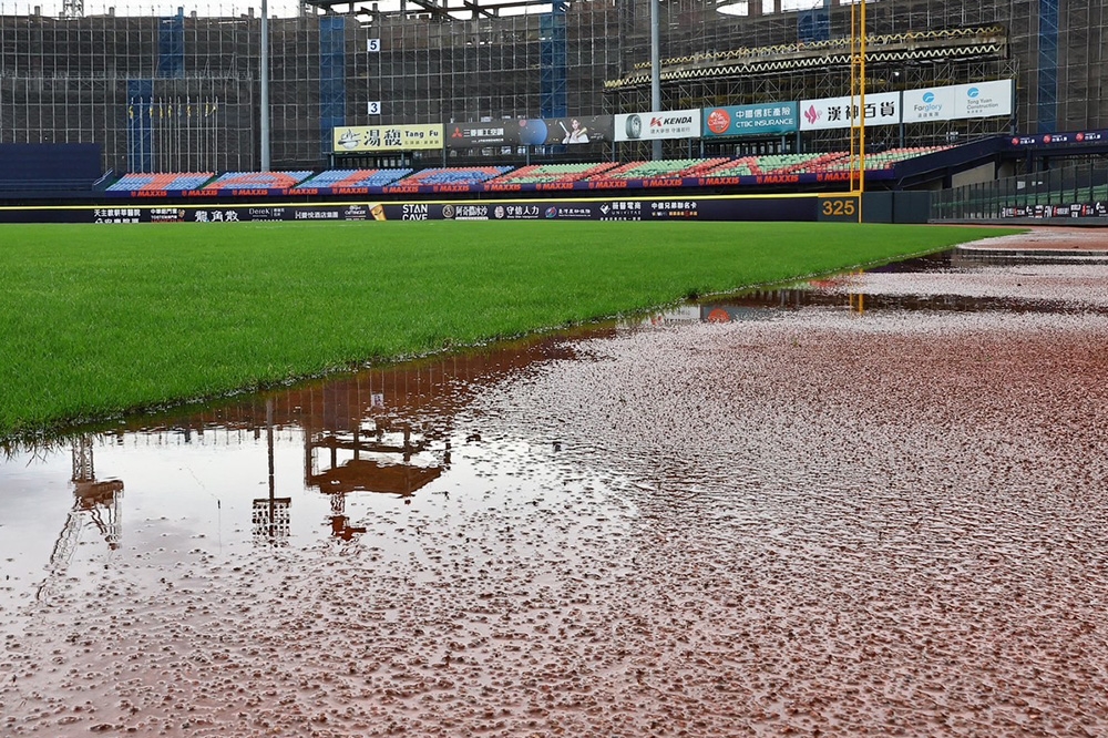中華職棒今天的3場比賽，都因為下雨而延期。（取自中華職棒CBPL臉書粉專）