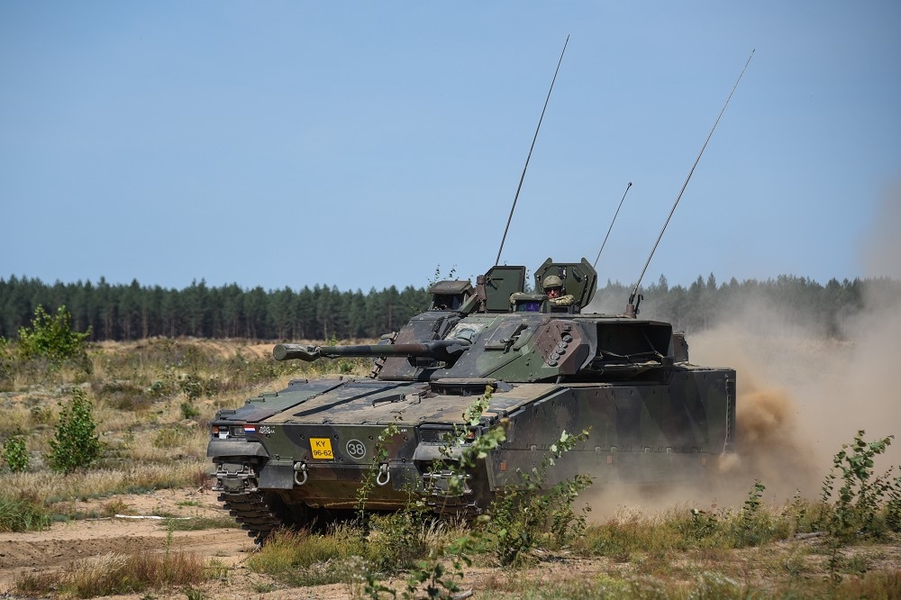 瑞典未來將改用CV9035步兵戰車，取代現役使用波佛斯40公厘快砲的CV9040。圖為北約演習的荷蘭CV9035。（取自DVIDS）