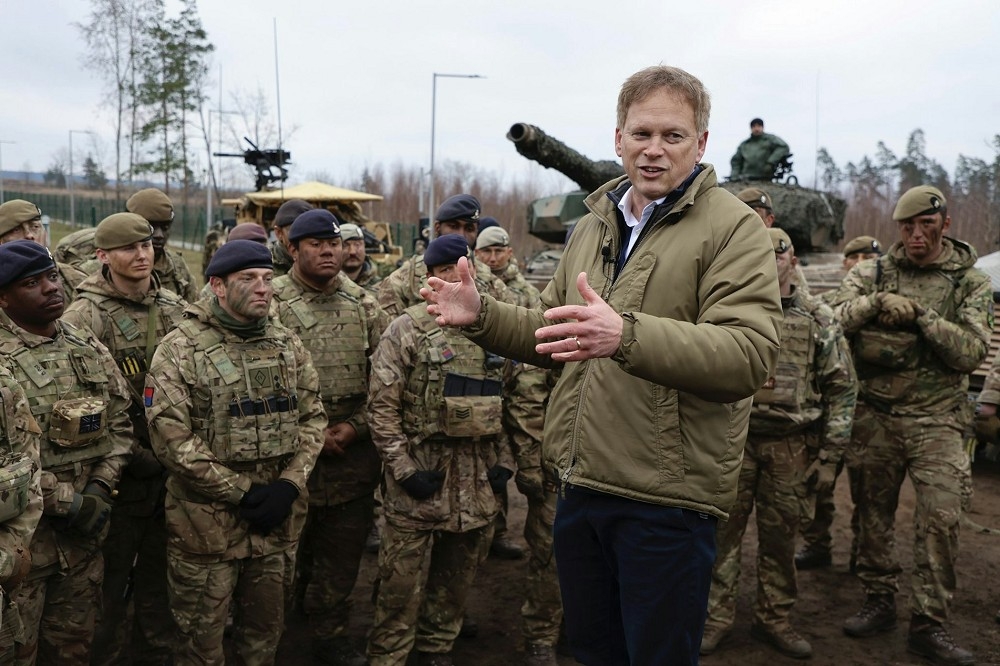 英國防長夏普斯表示，已掌握情資，顯示中國向俄羅斯提供「致命軍援」（lethal aid）。（美聯社）