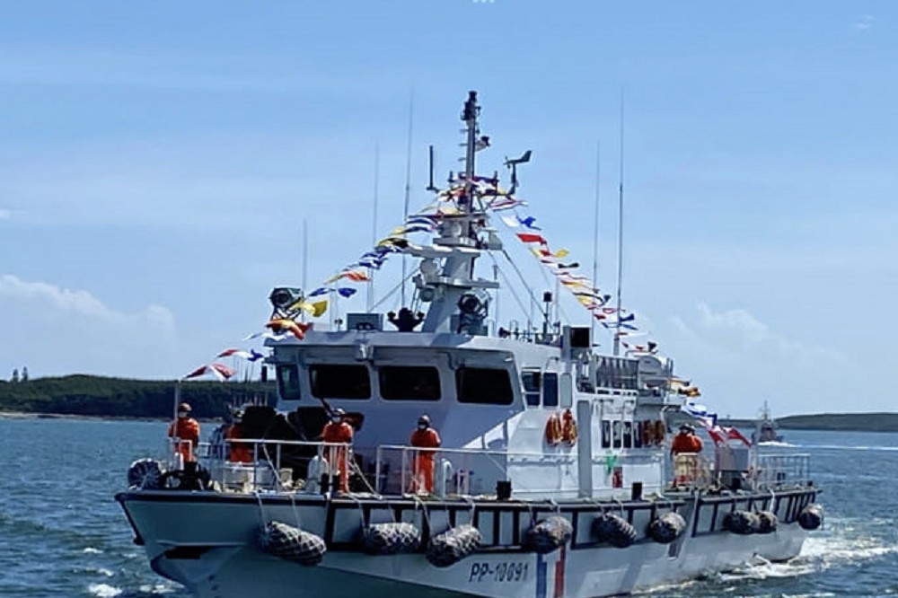 首例！中國男從台灣西部外海駕快艇直衝淡水河 海巡逮捕移送檢方 5602