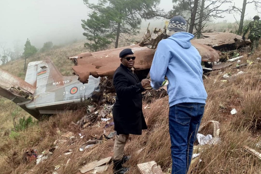 馬拉威副總統乘坐的多尼爾228軍機在北部丘陵墜毀，無人生還。（取自@AdityaRajKaul）