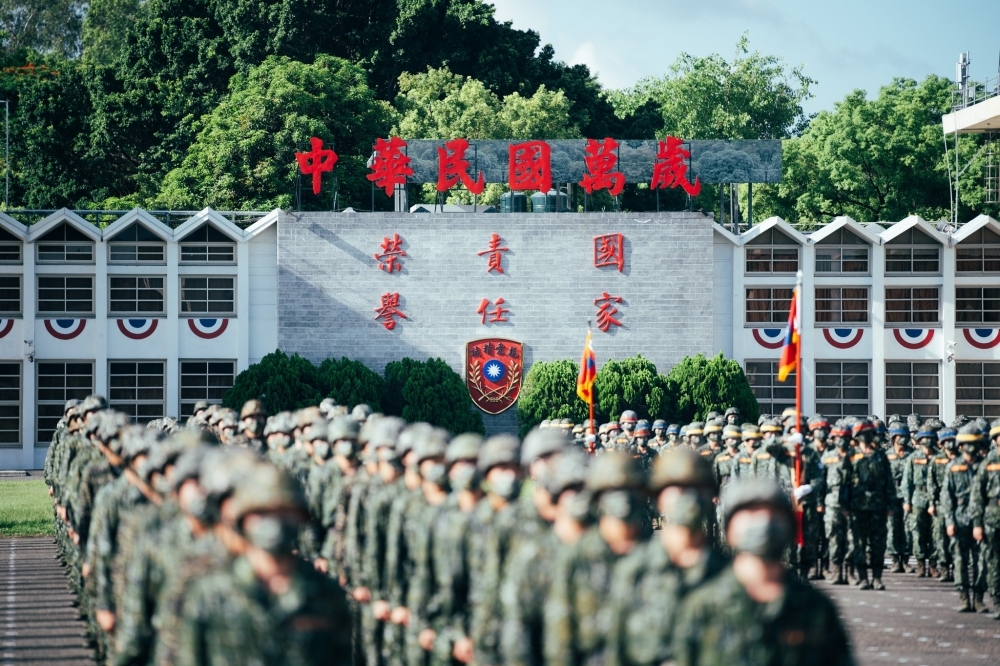 雖然沒有稱霸區域或世界的野心，但也要有足夠的實力保衛自身可貴的民主和自由。（圖片摘自國防部發言人臉書）