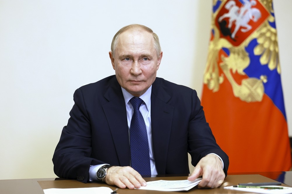 俄國總統普丁28日表示，俄方應重啟中、短程核武的生產，並且展開部署。（美聯社）